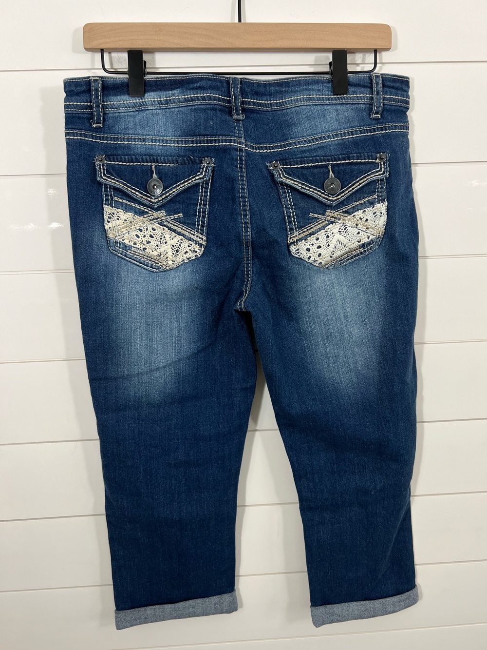 Vanilla Star Capri Jeans Crochet Flap Pocket Stretch Denim Women’s Size 11 - Picture 2 of 16